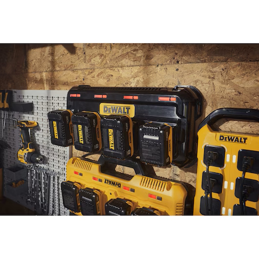 DEWALT DCB1404 12V MAX/20V MAX/FLEXVOLT 4 Amp Multiport Charger - Image 6