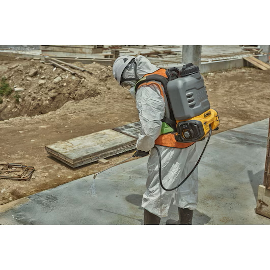 DEWALT DCCS1100B 20V MAX XR Concrete Chemical Sprayer (Tool Only) - Image 7