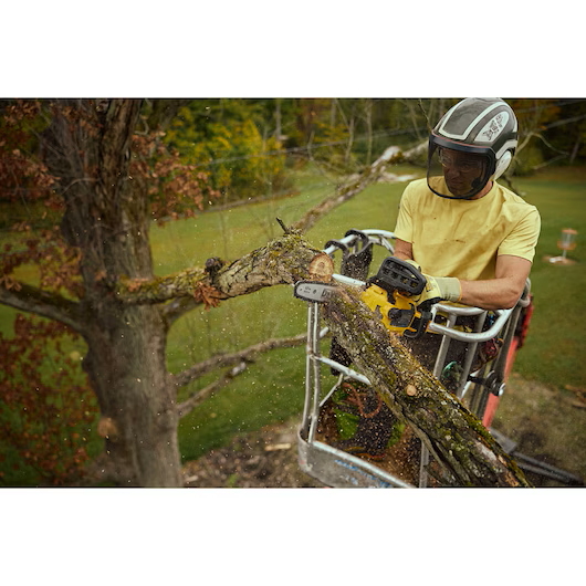 DEWALT 60V MAX 12" Brushless Cordless Compact Top Handle Chainsaw (Tool Only) - Image 7