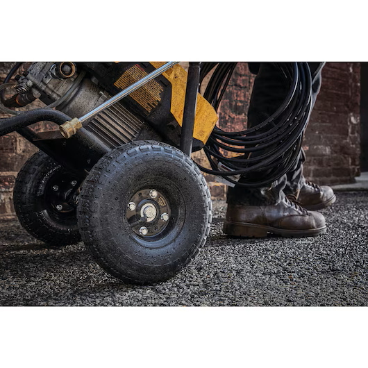 DEWALT DWPW2400-CA Pressure Washer 2,400 PSI, 1.1 GPM, 13 Amp, w/ 25' Hose - Image 11