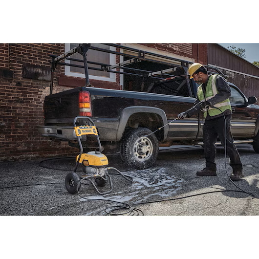 DEWALT DWPW2400-CA Pressure Washer 2,400 PSI, 1.1 GPM, 13 Amp, w/ 25' Hose - Image 7