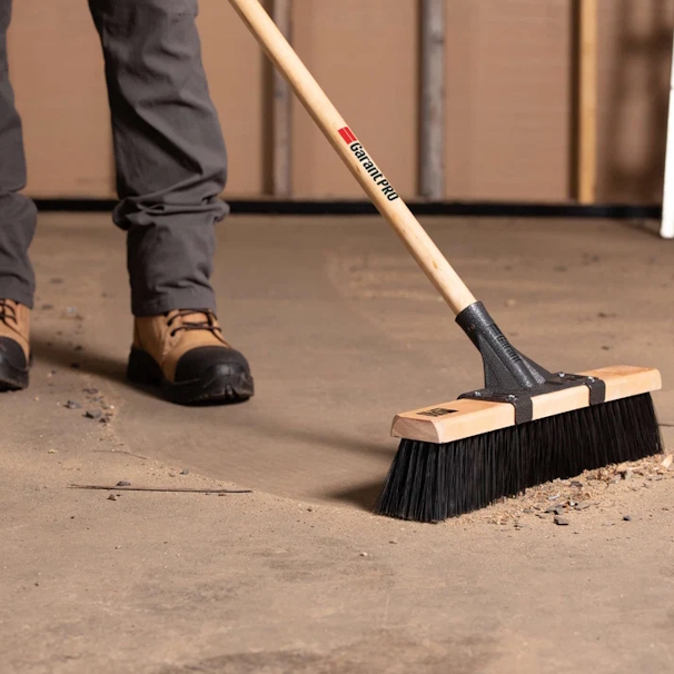 GARANT PRO GPPBSRS18 18" Outdoor Push Broom (83943) - Image 4