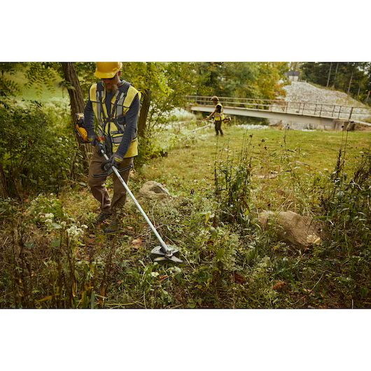 DEWALT DCBC580B-CA 60V MAX 10 in BL Cordless Brush Cutter (Tool Only) - Image 6