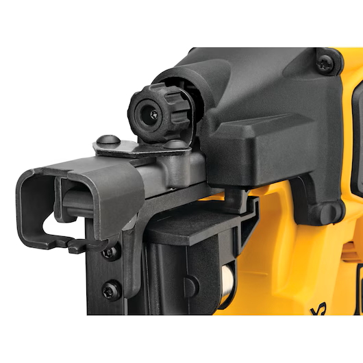 DEWALT DCFS950P2 20V Cordless Fencing Stapler Kit - Image 4
