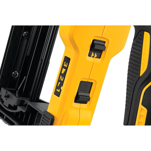DEWALT DCFS950P2 20V Cordless Fencing Stapler Kit - Image 8