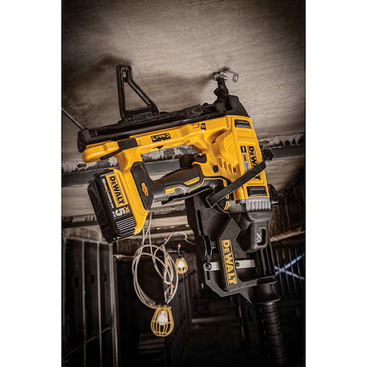 DEWALT DCN891P2 20V Cordless Concrete Nailer Kit 1" Magazine - Image 5