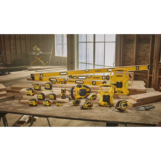 DEWALT DWHT77200 200' (60M) Alkaline Laser Distance Measurer - Image 6